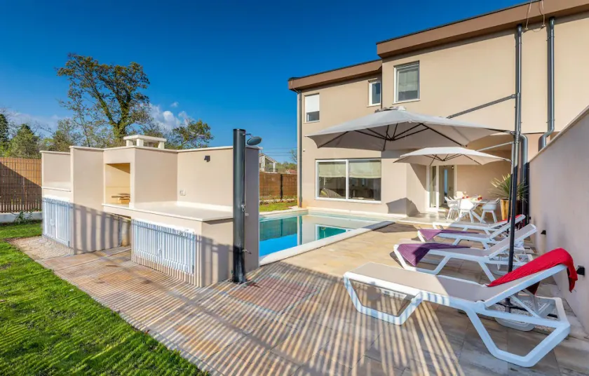 Nice home in Segotici - Image 1