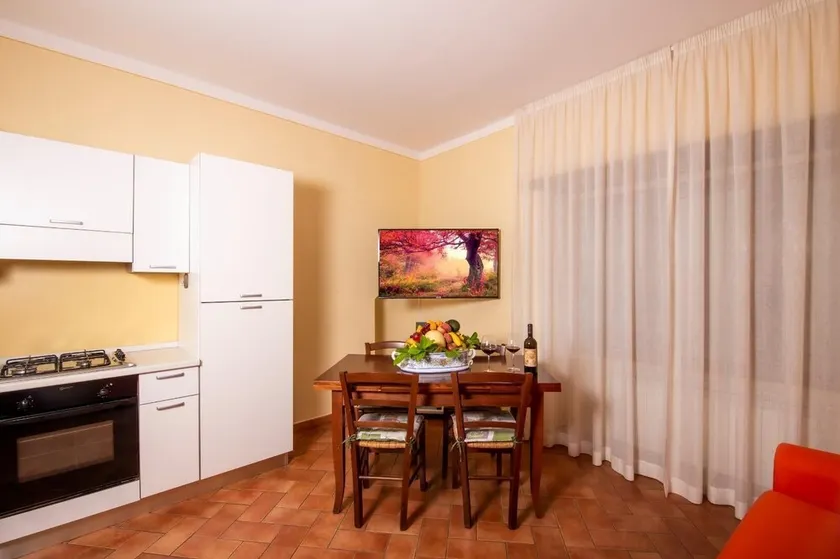 One Bedroom Apartment - Image 1