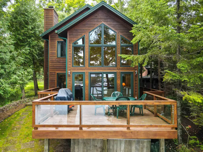 Lake Charlevoix Memories/Lakefront| Private Dock | close to Castle Farms - Image 1