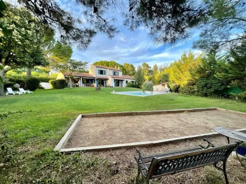 Grande casa con piscina privata sul giardino di 2600 m² - Image 1