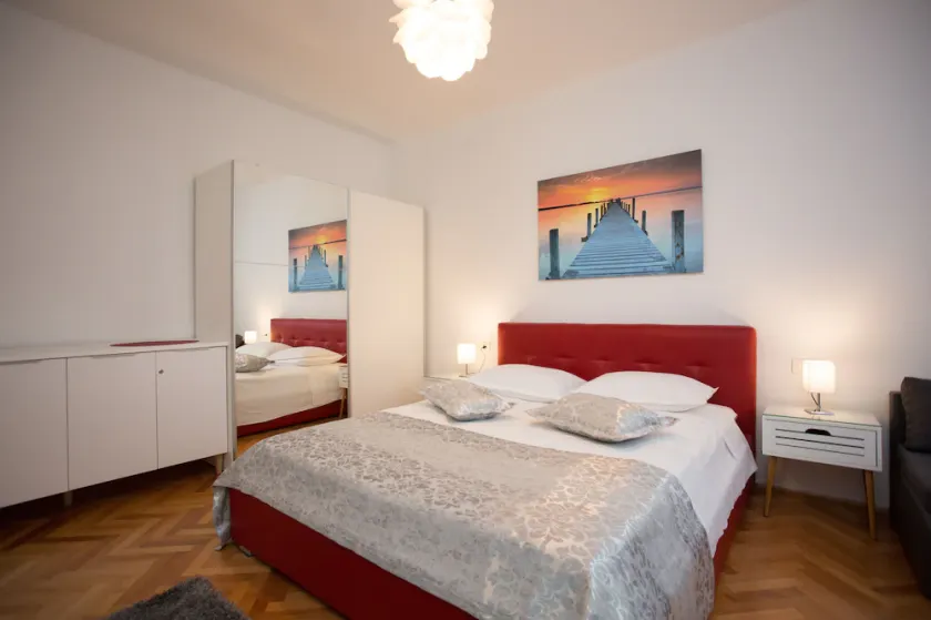 Split Center Beautiful Apartment - Image 1