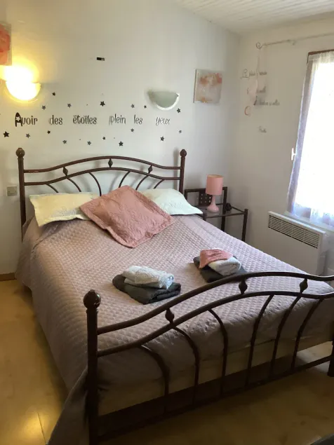 Maison simple ou rien ne manque pour passer un moment agréable en famille. - Image 1
