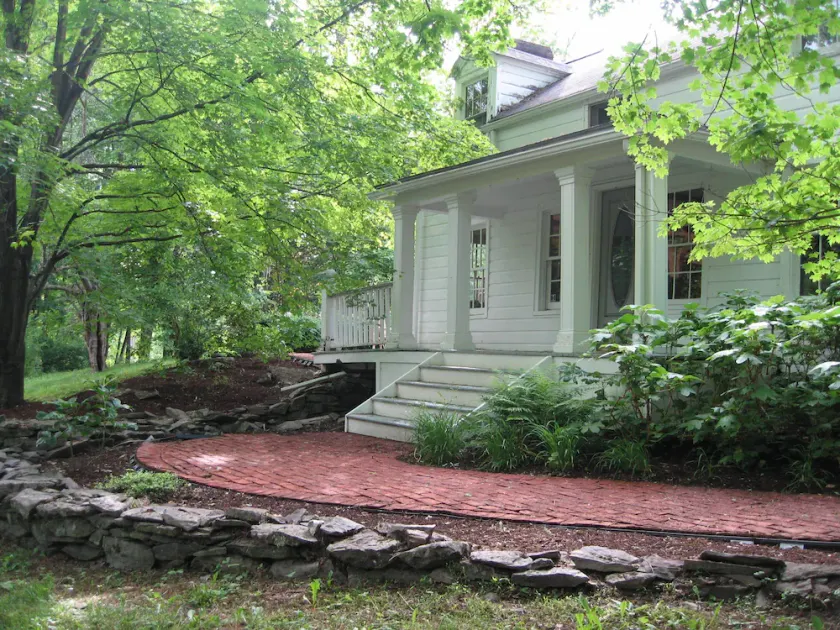 Private room on secluded 7 acres , access to entire house including patio, porch - Image 1