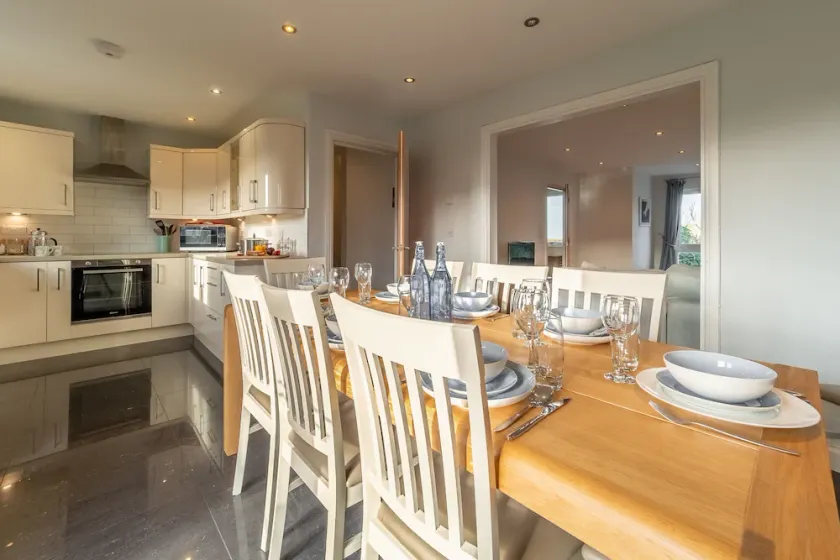 A fabulous beach house with sea views and a lovely, enclosed garden. - Image 1
