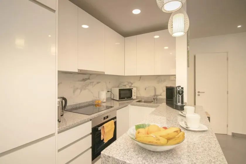 Inviting 2-Bed Apartment in Armação de Pêra - Image 1