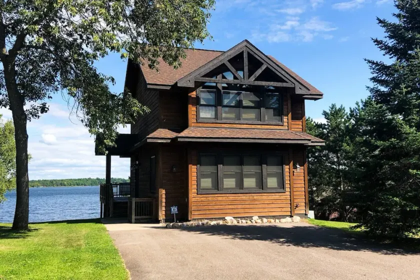 Bay Lake Cabin w/200ft of Lakefront, fun deck, private dock + woodfire sauna!  - Image 1