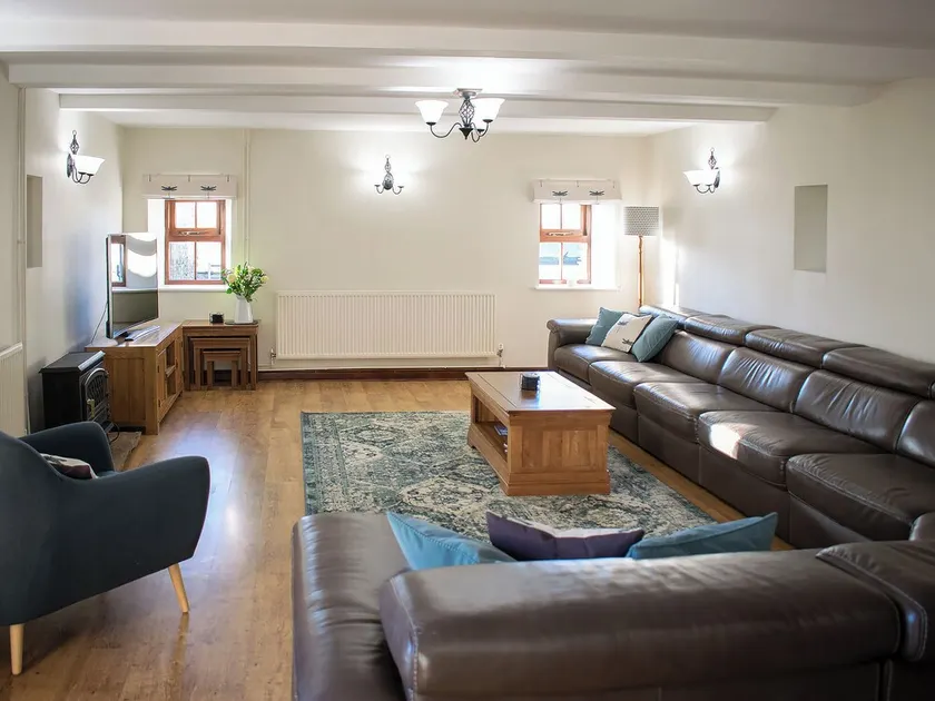 Characterful, rural barn conversion. - Image 1