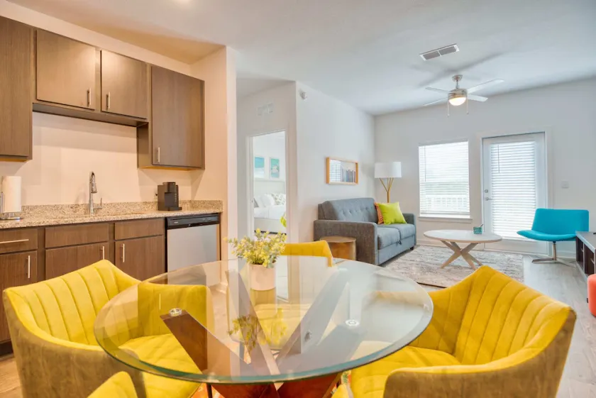 Grand Two Bedroom Two Bathroom Apartment with Balcony - Image 1