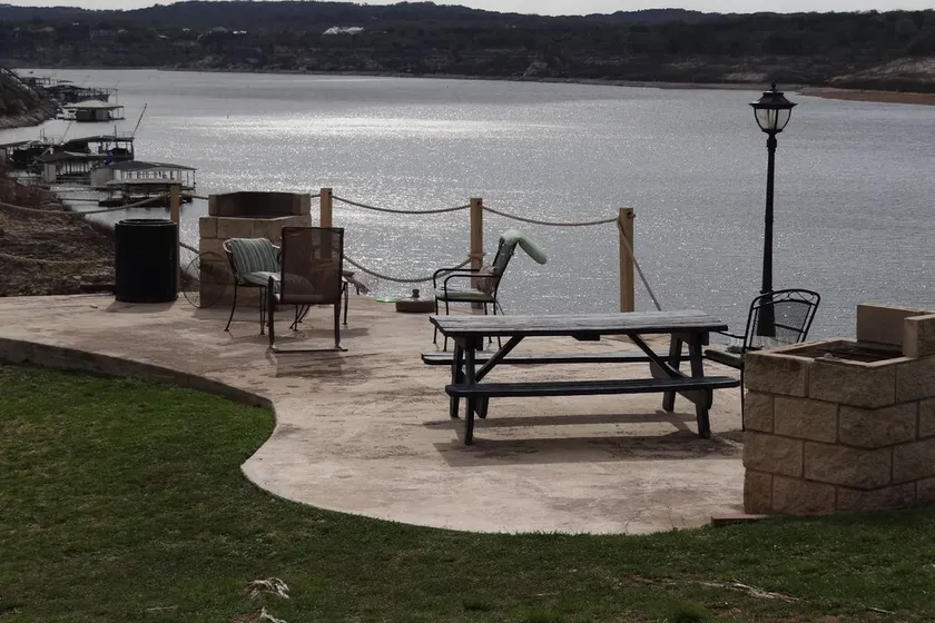 Luxury Condo on Lake Travis with Scenic Views, 3 Pools, Hot Tub, Gym, Tennis, Sauna, Pickleball - Image 1