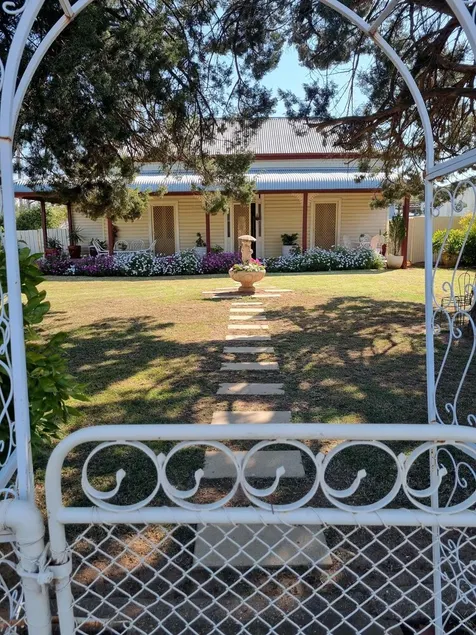 Pinetree Cottage Narromine - Image 1