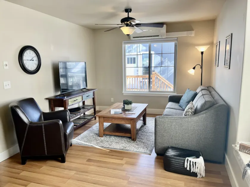 Cozy carriage house in Bozeman, 3 miles to downtown - Image 1