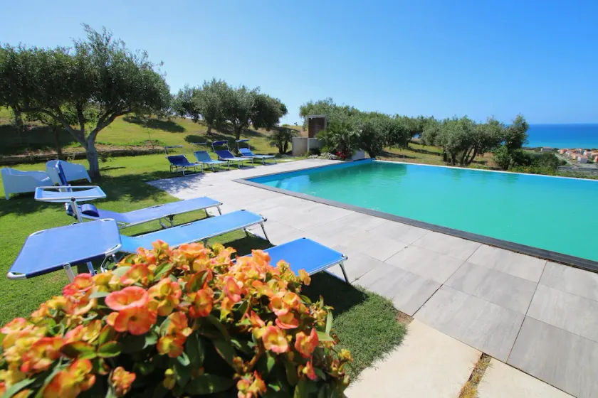 Villa moderne avec golf , piscine, jardin, terrasse, Wi-Fi, vue mer - Image 1
