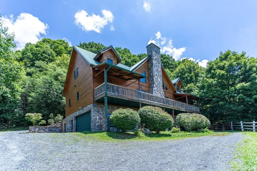 Family Lodge with Sunset Views - Image 1