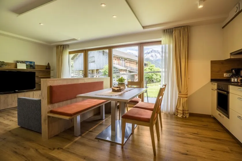 Apartamento confortável \"Chalet Morin\" com vista para a montanha, Wi-Fi e jardim - Image 1