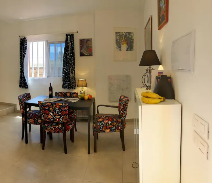 Landsbyhus totalrenoverat med 4 lägenheter, med innergård i Arico Viejo. - Image 1