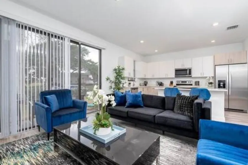4BR Gem with Golf Panorama in Resort-Style Setting - Image 1
