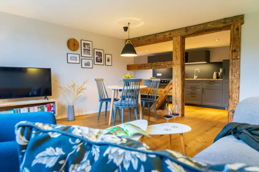 Lots of space for large families - Image 1