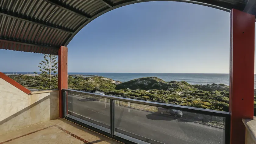 Sovereign Beach House - Image 1