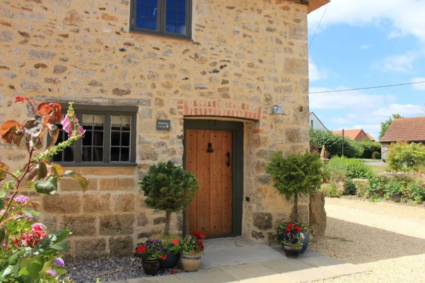 Bramley Cottage Romantic Bolthole Sleeps 2 (Dog Friendly) Near Award Winning Pub - Image 1