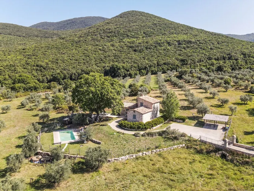 House with private pool & fenced garden 3km from Montecchio. Very quiet area - Image 1