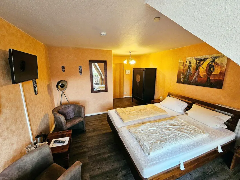 Welcome to vacation room number 12! - Image 1