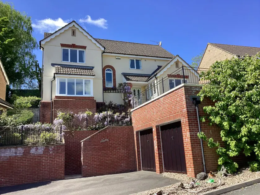 JURASSIC SEA VIEW, pet friendly, luxury holiday cottage in Lyme Regis - Image 1