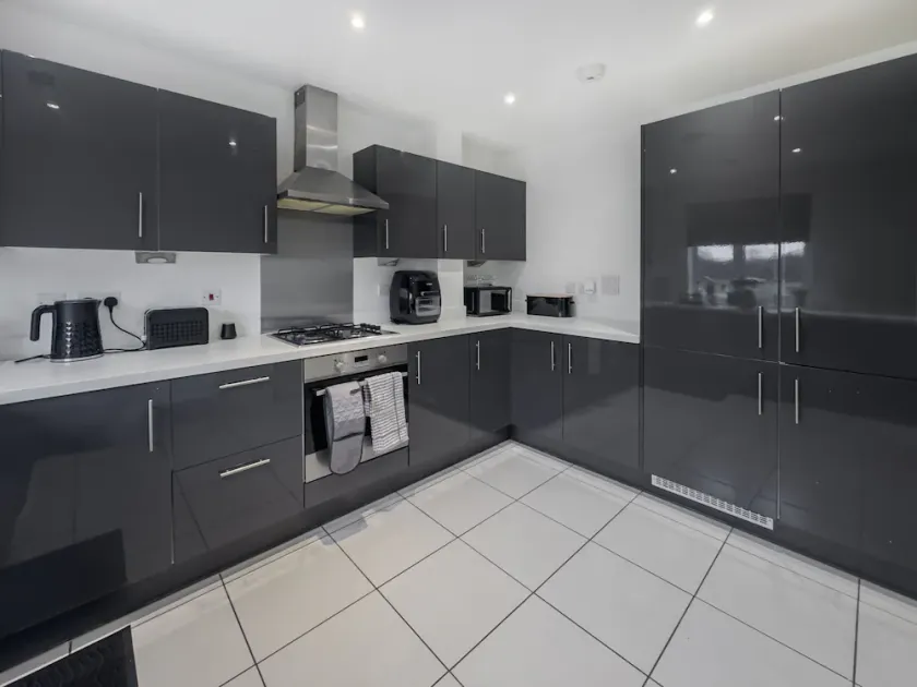 Sleeps 8 with Garden and Pet Friendly - Image 1