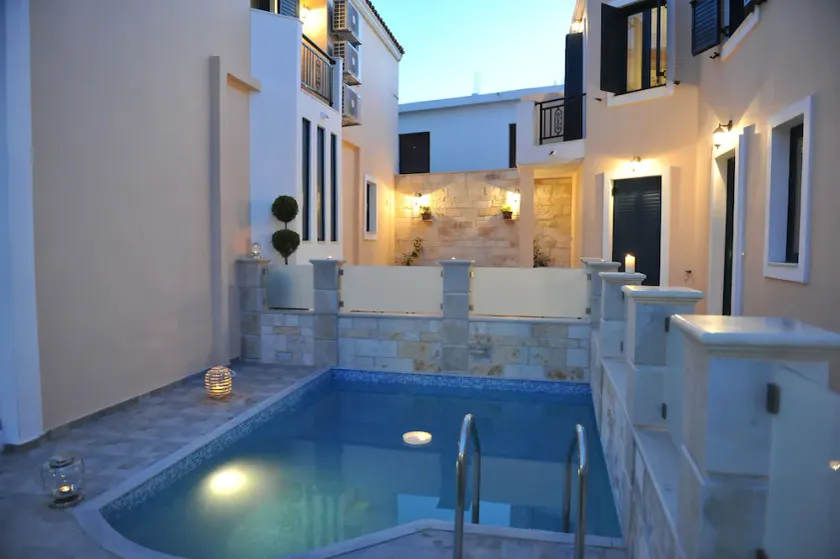 Two floor villa with pool in a relaxing environment - Image 1