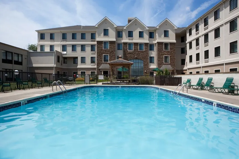 Free Breakfast. Pool. 10 Min Drive to the University of Delaware! - Image 1