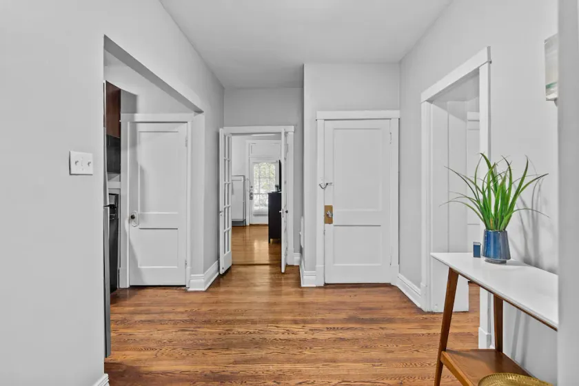 Spacious 3BR Near Botanical Garden | Quiet Corner House | Southwest Garden - Image 1