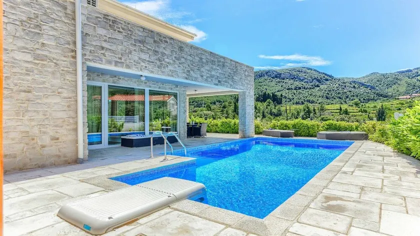 Villa Luxoria - for 10 guests with 4 bedrooms, a private pool and a spa by MyWaycation - Image 1