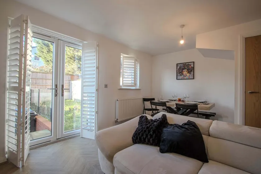 Modern 2-Bed Home in Swinton by MCPI Hosting, Perfect for Families & Contractors - Image 1
