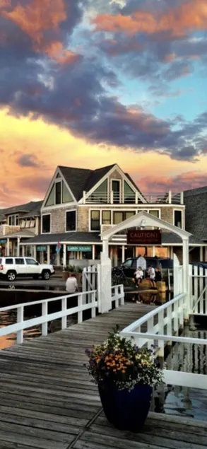 Waterfront in the heart of Watch Hill - Image 1