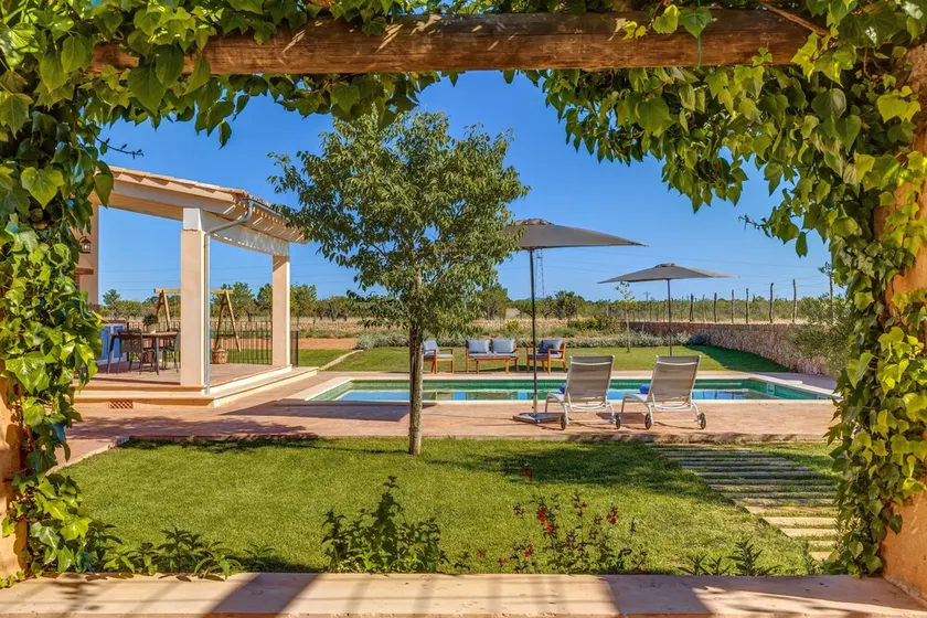 Modern, Renovated Country House with Wi-Fi, Pool, Terraces & Large Garden - Image 1