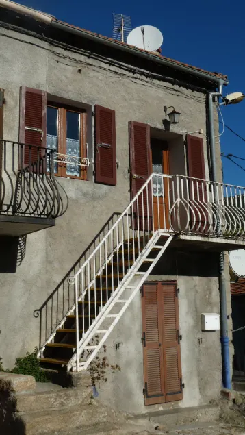Maison de Village - Image 1