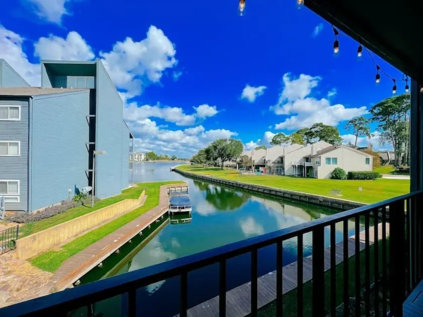 Waterfront Condo 🏖️ Gorgeous View🚤 - Image 1