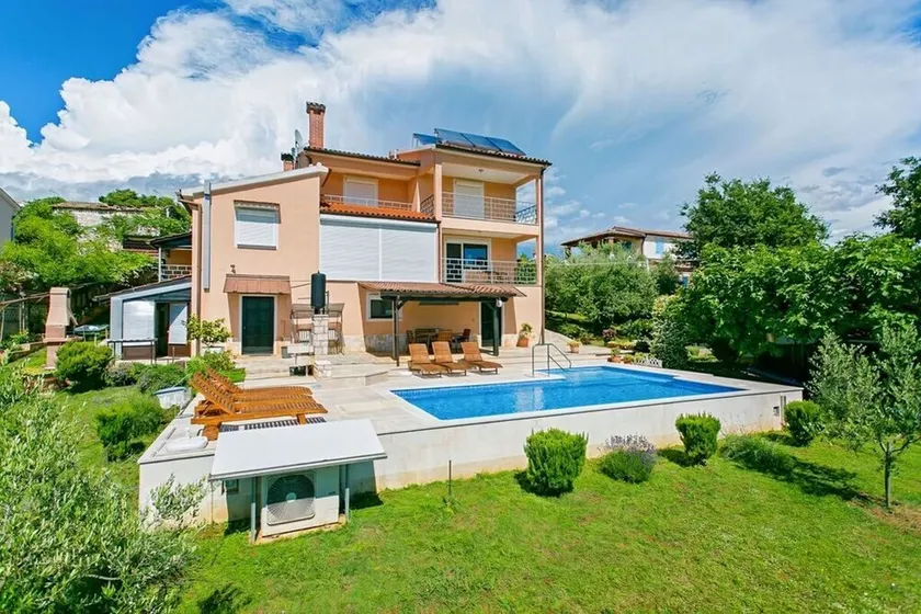 Garden with pool and barbecue, air conditioning, wifi, quiet location - Image 1