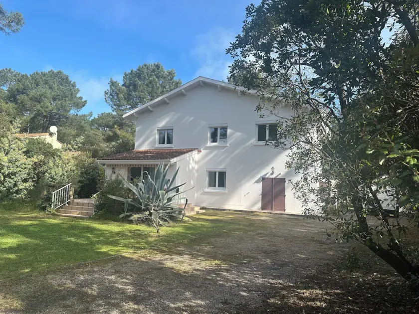 House in a quiet residential area 12 minutes walk from the beach - Image 1