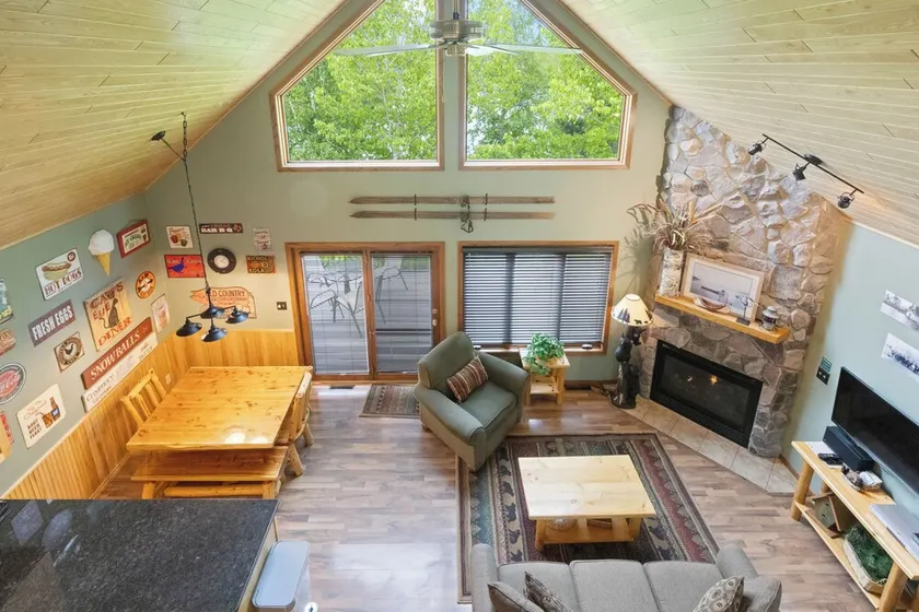 Well-appointed lakefront villa with gameroom at Giants Ridge - Image 1