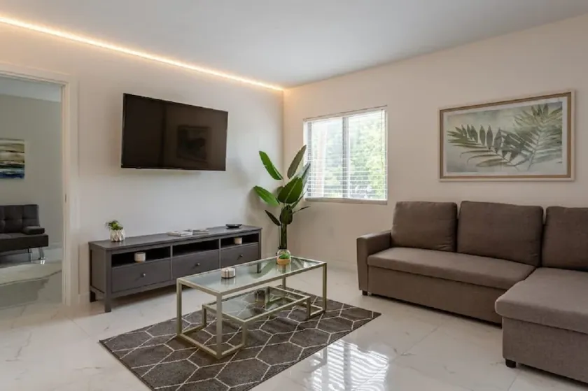 BEACHFRONT Stunning 2 Bed 2 Bath w/ Free Parking - Image 1