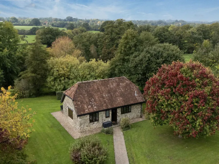 THE CIDER HOUSE, pet friendly, character holiday cottage in Dalwood - Image 1