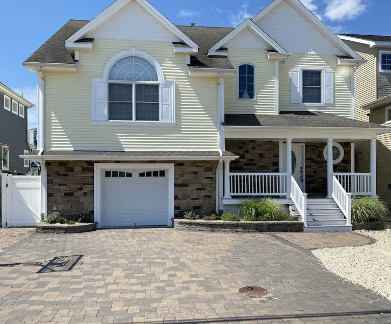 Lagoon Waterfront Family Getaway! - Image 1