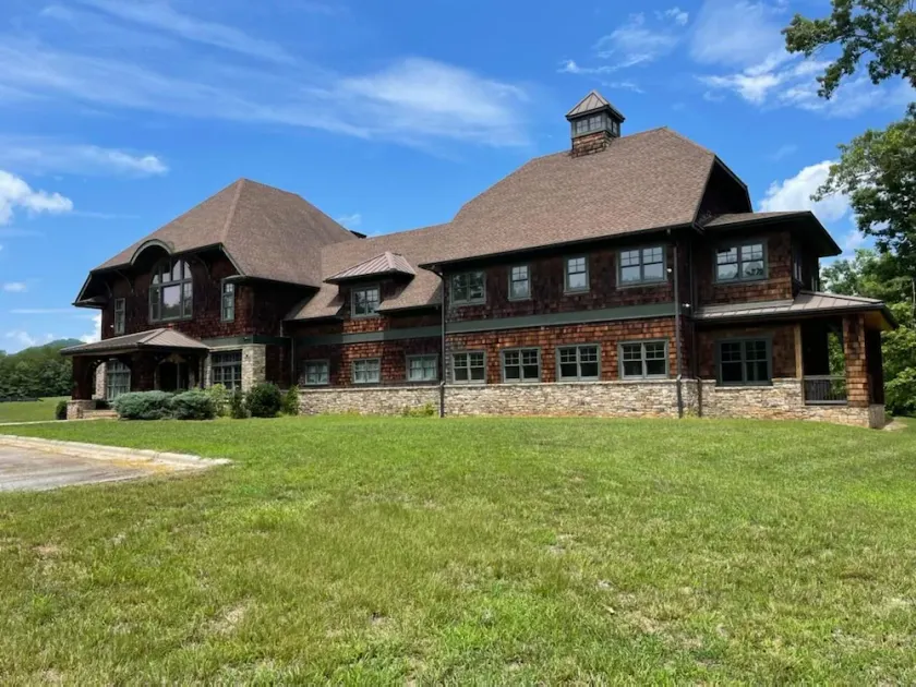 Blue Ridge Mountain Lodge – DIY-Hochzeit in Asheville. - Image 1