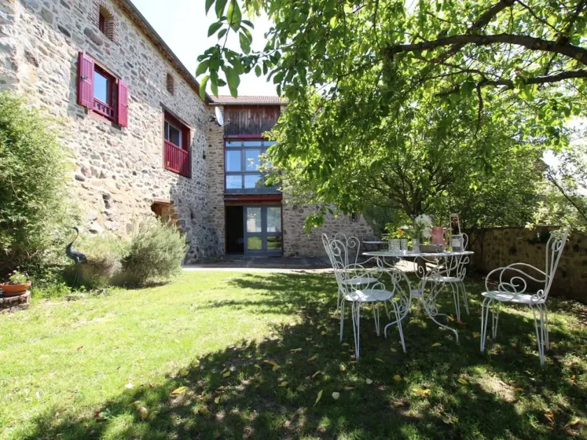Charming Farmhouse Retreat in Auvergne with Terrace, Garden & Modern Amenities - Image 1