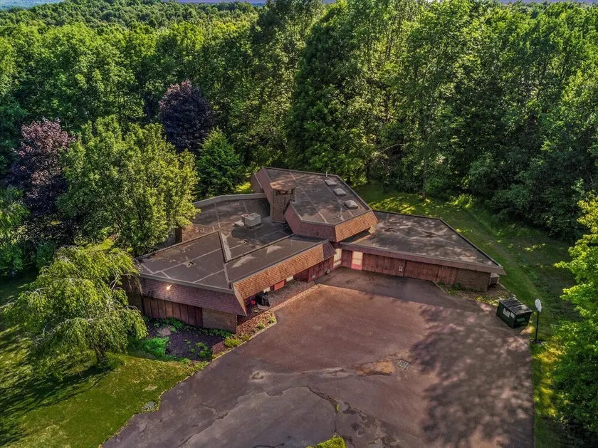 Nature's Retreat - Hot tub, Firepit, game room 5 mins to Honesdale - Image 1