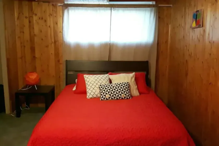 Suite With Private Entrance 20 min to YYC Airport - Image 1