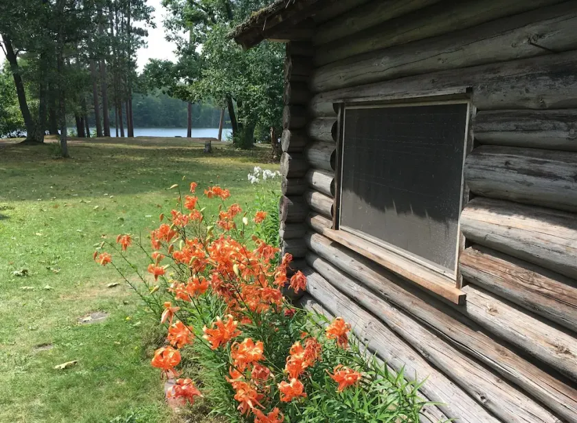 New!  Sleeps 15 Level lawn to lake.  Sandy beach.  Two docks. Great fishing. - Image 1