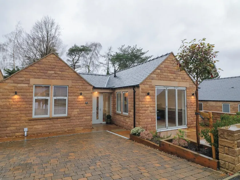Oakwood Mews - Image 1