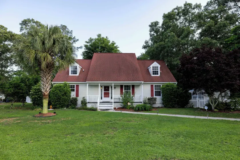 Family/Pet Friendly Riverfront Cottage with private Fishing Deck and Boat Dock. - Image 1