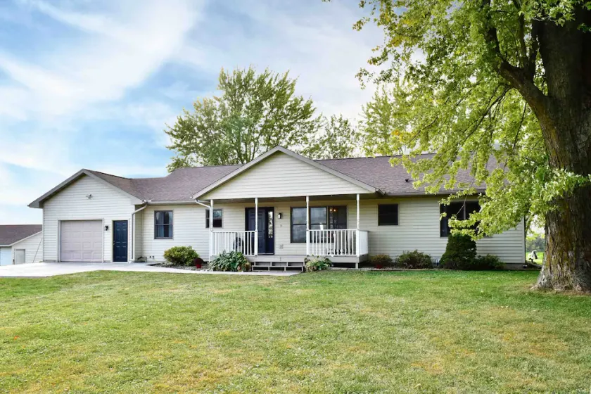 Rural Winona Co. Guest House Getaway: Relax and Enjoy the Simple Things in Life - Image 1